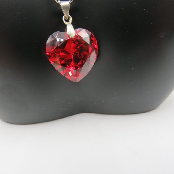Crystal Necklace 18" Heart Shaped Faceted Red Pendant Necklace Silver Tone Chain - Picture 2 of 7
